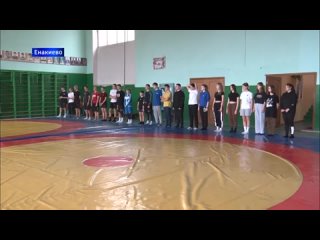 Чемпион мира по самбо провел тренировку для молодежи в Енакиево