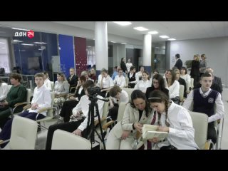 Ростовские школьники получили паспорта в День Конституции