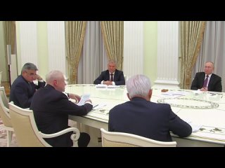 Владимир Путин на встрече с руководителями фракций в Госдуме РФ заявил, что на выставке «Россия» на ВДНХ «хотели отразить достиж