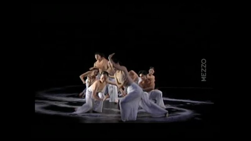 Луная вода на музыку Баха тайваньского театра танца Cloud Gate
