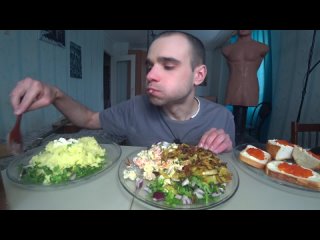 МУКБАНГ НАРЕЗКИ ЛУЧШЕЕ - ОЛИВЬЕ / ПЮРЕ / БУТЕРБРОДЫ С КРАСНОЙ ИКРОЙ / Mukbang АСМР 26. 12. 2023