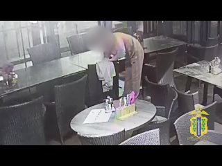 Под Липецком официант украл дорогостоящий смартфон у гостьи кафе