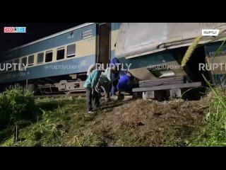 🇧🇩 На востоке Бангладеш столкнулись грузовой и пассажирский поезда