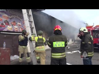 В Калининском районе Донецка подразделения МЧС ликвидировали крупный пожар в результате обстрела ВФУ