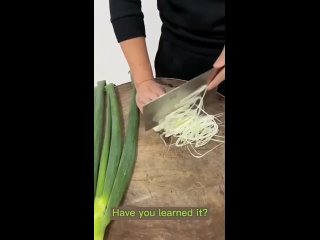 Как правильно резать лук порей.
