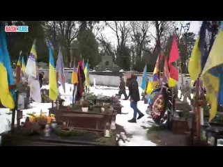 🇺🇦 Зеленский с представителями его офиса посетил кладбище во Львове