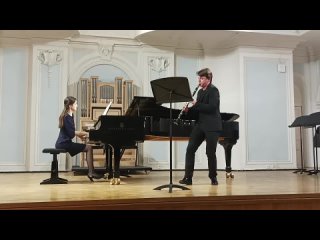 Роберт Шуман Три романса для кларнета и фортепиано
Исполняет  Дмитрий Скородумов и Дарья Коваль