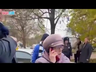 🇷🇺 Питерская пенсионерка подожгла фургон напротив военкомата, выкрикивая «Слава Украине»