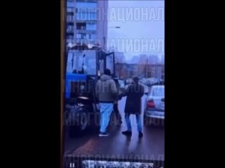 Особо ценные специалисты из Азербайджана и Грузии в Санкт-Петербурге прямо средь бела дня при помощи пистолета ограбили водителя