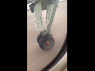 Отвалилось колесо во время взлета.