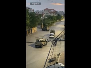 ️Israeli forces reportedly stole a civilian car in Jenin, Palestinian media reported, publishing footage of IDF vehicles towing