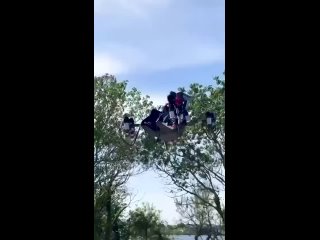 Да, это тот самый универсальный робот для очень удачного перемещения по местности Правда только одноместный (видео)