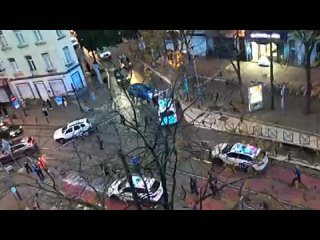 Террорист бегал по Брюсселю с автоматом и убивал. Исламист хотел убивать неверных просто потому что они свиньи и кафиры. Он бы и