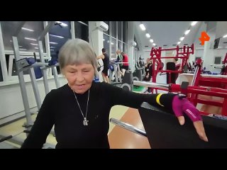 Штанге все возрасты покорны: в Севастополе пенсионерка выжимает 240 кг в спортзале