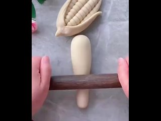 Making corn cobs from dough