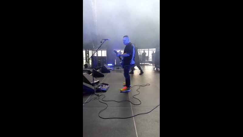 12  limbs. Live in Ostrava. Stage cam