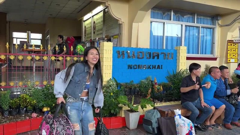 My Very First Time Travel To Another Country Puy Roti Lady Goes To LAOS