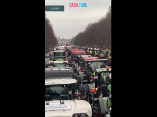 🇩🇪 Сотни протестующих фермеров вывели тракторы к Бранденбургским воротам в Берлине