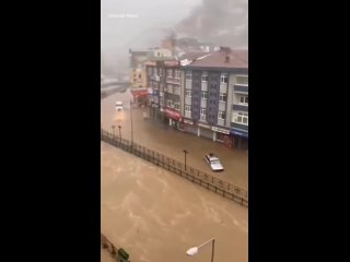 Дождевой паводок в регионе Карадениз, Турция. 19 ноября 2023 года.