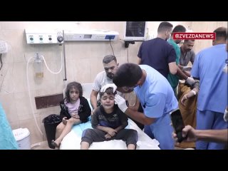 ️Десятки раненых детей и взрослых палестинцев после удара по рынку Нусейрат доставили в больницу в Дейр-эль-Балахе. По данным AP