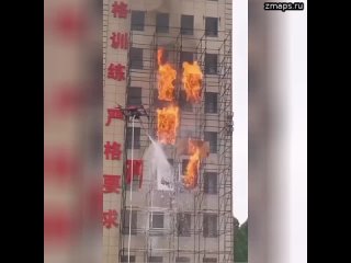 Будущее уже там: Испытание пожарных дронов для борьбы с пожарами в высотных домах в Китае