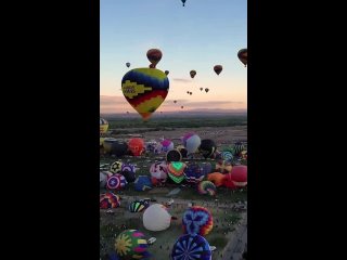 Красочный фестиваль воздушных шаров в Нью-Мексико, США 💛🧡😃🎈