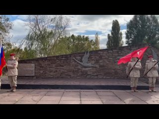 Сегодня Хранители истории возложили цветы и несли почетный караул возле памятника Братская могила жертв фашизма