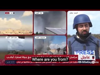 Израильский полицейский подошел к журналисту телеканала Al Araby во время съемки сюжета в Ашдоде