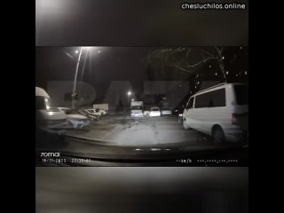 В Курске происходит настоящий экшен. 19 ноября водитель такси возвращался домой, когда увидел идущег