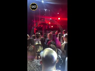 Тиктокер и певец XOLIDAYBOY упал в обморок во время выступления