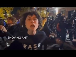 ◾More footage from the brutal methods of the US police dealing with pro Palestine supporters outside the Democratic Party headqu
