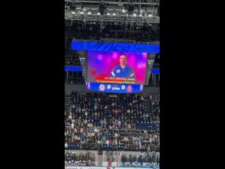Хоккеист “Сибири“ Георгий Белоусов спел на матче КХЛ!