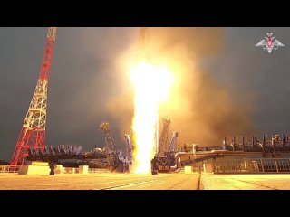 ВКС РФ провели пуск ракеты-носителя «Союз-2.1б» с космическими аппаратами в интересах Минобороны России.