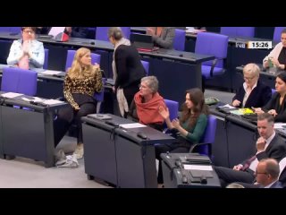 Grne Frauen rasten im Bundestag aus