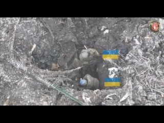 18+ Российские военнослужащие в ходе штурма вражеских позиций под Авдеевкой взяли в плен троих украинских солдат.