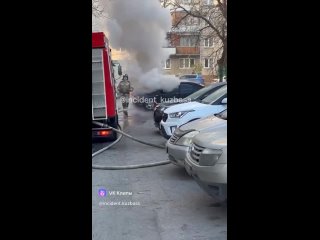 Горит автомобиль Кемерово