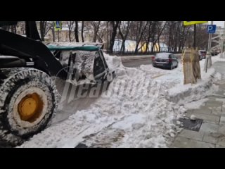 Ряд районов Москвы сковали «снежные» пробки — из-за непогоды автомобилисты часами стоят в ожидании возможности проехать