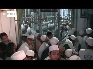 Cerca de mil muçulmanos rezam por mártir Bin Laden na Indoné