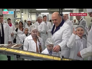 🇷🇺 Премьер-министр РФ исполнил мечту восьмилетней Снежаны из Астрахани и устроил визит на шоколадный комбинат