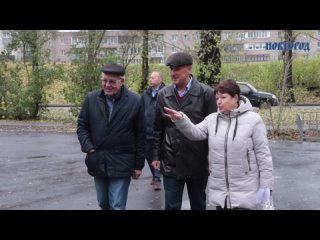 Мэр Великого Новгорода проинспектировал новую парковку у вала, о которой просили горожане