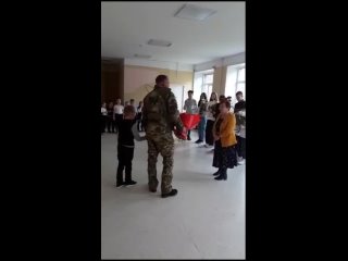 Боец СВО из Череповца пришел в школу к сыну