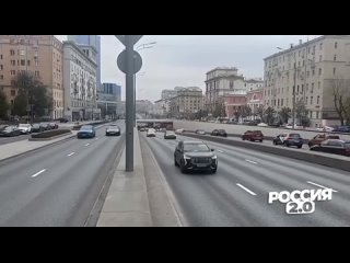 В Москве сегодня по улицам ездят автомобили с макетом ракеты и надписью «На Вашингтон».
