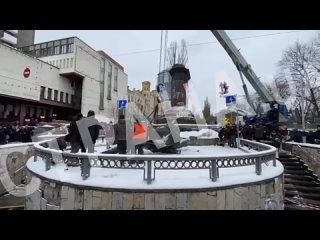 ️Памятник Щорсу в Киеве уже демонтировали