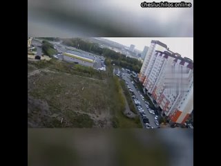 В Красноярске парень вытолкнул 17-летнюю девушку из окна 13-го этажа  Девушка и её подруга познакоми
