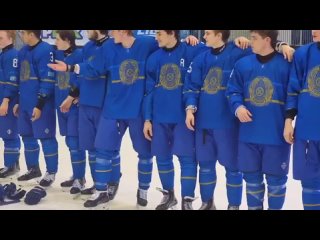 Хоккеисты исполнили гимн Казахстана