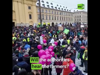 🇩🇪Europe is again drowning in protests and in Germany, it’s a farmers’ strike. Thousands of people took to the streets and block