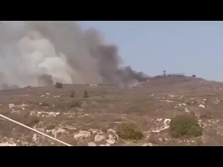 После обстрела Хезболлой израильской базы, на ней начался сильный пожар