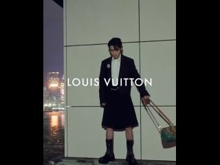 #ZhuYilong Представитель бренда Louis Vuitton Чжу Илун привнес на сцену очарование сумок SPEEDY P9