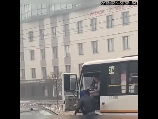 В Воронеже мигрант сбил человека, а потом избил водителя автобуса  Водитель автобуса спокойно ехал и