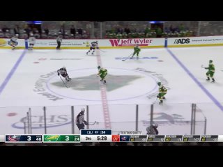 Адам Фантилли забивает первый гол в НХЛ